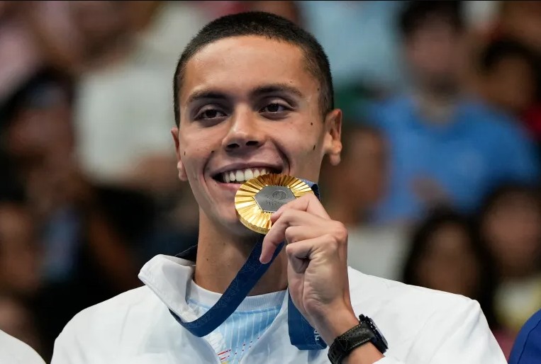 David Popovici – dublu medaliat cu Aur la Campionatele Mondiale din Singapore