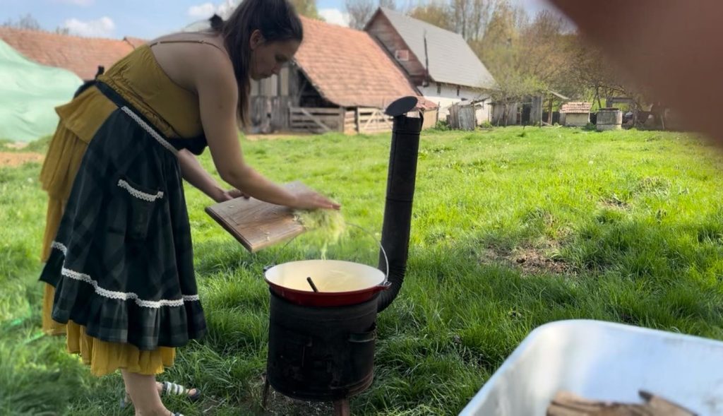 „Nu mai vedem luxul din Anglia, dar la țară, in Romania, avem tot ce ne trebuie”