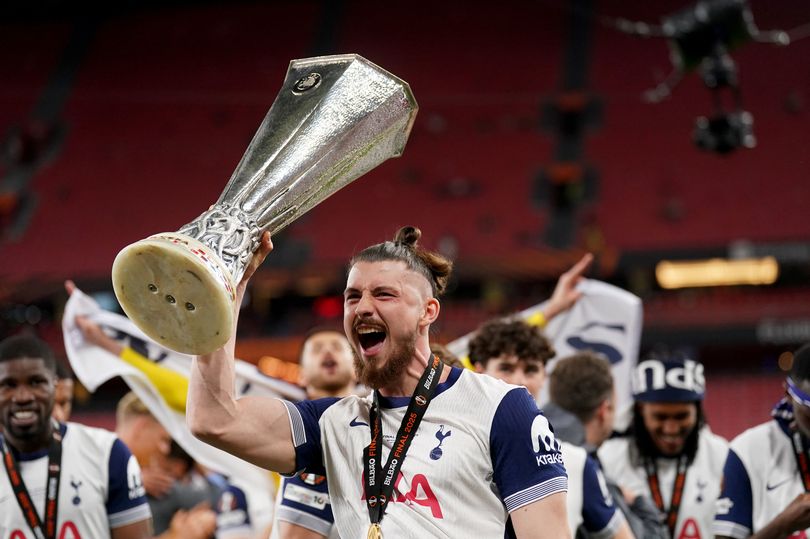 Radu Dragusin a castigat Europa League cu Tottenham Hotspur