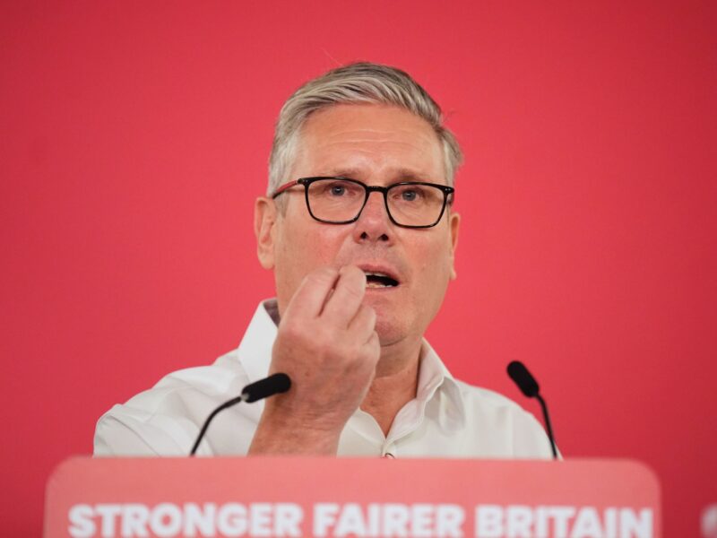 „Farage a spus ca Brexitul ne va face mai bogati, dar suntem mai saraci… Este un escroc”