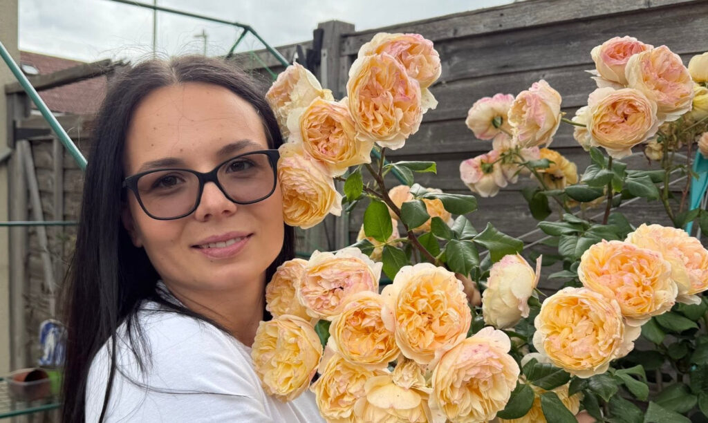 „Iubesc Anglia si oamenii de aici, ca sunt deschisi la minte. Nu m-as intoarce in Romania…”